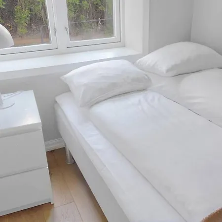 Private In A Quiet And Central Location. Sm41 *